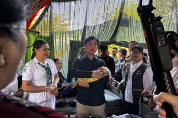 Wapres temui ibu dan bayi di tenda rawat pastikan kebutuhan terpenuhi