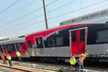 Kereta rel listrik anjlok di Stasiun Jakarta Kota