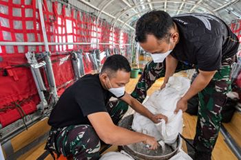 West Kalimantan, BNPB step up cloud seeding to curb wildfires