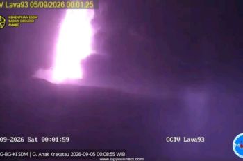 Warga diimbau jauhi radius tiga km dari Gunung Anak Krakatau