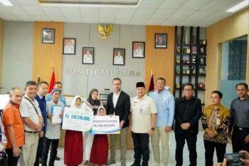 Bupati Batubara Bantu Tiga Almarhum Kebakaran PT Evyap