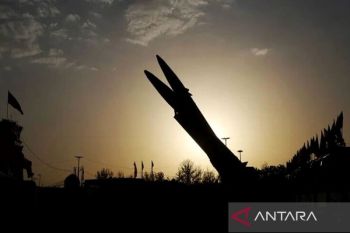 Soal perang Iran, Trump peringatkan 'hal besar' akan terjadi