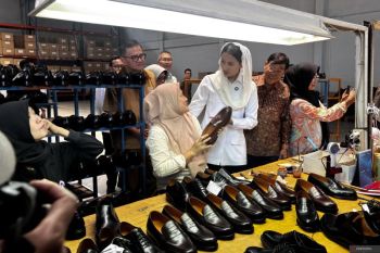 Wamendag dorong perluasan ekspor sepatu asal Bandung Fortuna Shoes