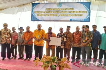 Pemerintah Kota Sorong salurkan pembangunan MCK dan sumur bor tiga kelurahan