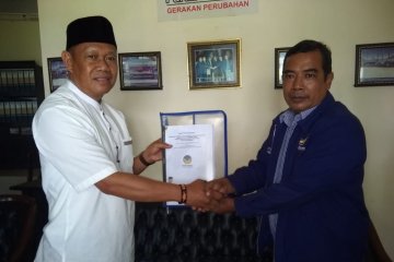 Ferdi Ligaswara Serahkan Formulir ke Nasdem Pandeglang