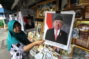Penjualan Poster Jokowi-Maruf Amin