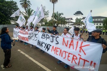 Aksi Tolak Kenaikan BPJS