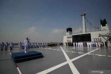 Peringatan Hari Pahlawan di KRI Surabaya