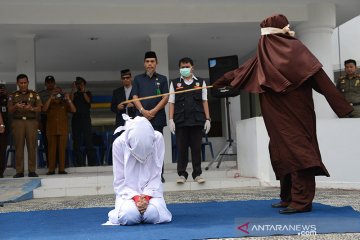 Terpidana khalwat jalani eksekusi cambuk