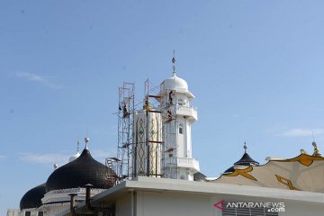 Perawatan payung Masjid Raya Baiturrahman