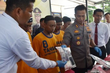Tersangka pengedar pil dobel L