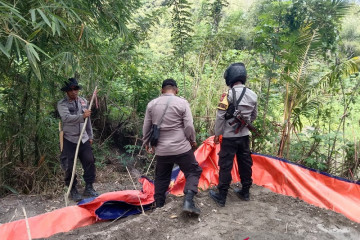Polisi musnahkan 10 unit bak rendaman emas ilegal Pulau Buru