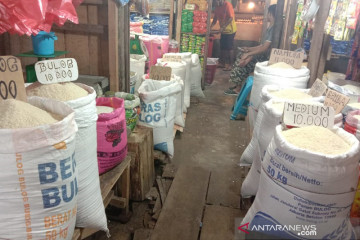 Harga kebutuhan pokok di Ambon tetap stabil saat PPKM