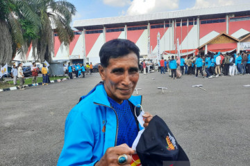 Menanti emas dari tangan dingin 'Raja' kelas layang Herry Maitimu