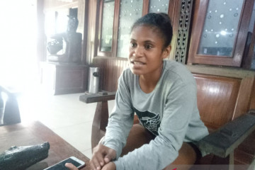 Mencoba peruntungan merebut kepingan emas di tanah sendiri