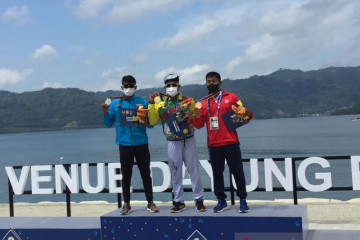Maizir Riyondra raih emas pertama untuk Riau lewat dayung