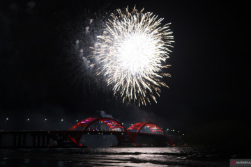Menikmati pesona Pantai Holtekamp Papua di kala malam