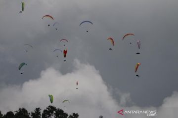 Jateng urutan pertama lomba paralayang nomor lintas alam