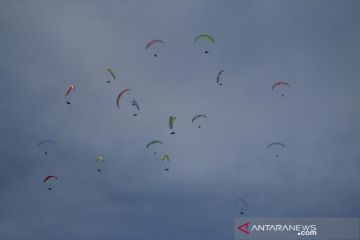 Paralayang PON XX tandem lintas alam akan masuk rekor MURI