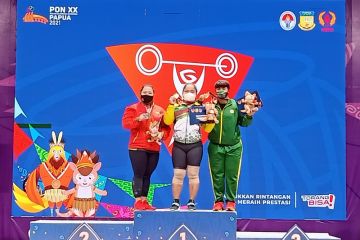 Lifter Riau Maharani persembahkan emas dan bukukan rekor baru