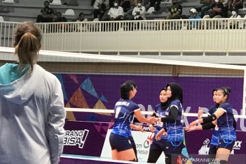 Adu cantik pemain Jabar dan Jateng di final voli putri PON Papua