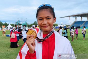 Diva Renata pecahkan rekor PON saat raih emas lompat galah putri