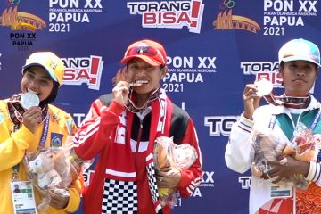 Maria Londa amankan medali emas lompat jauh putri PON