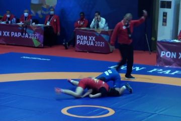 Pegulat putri Jatim tampil perkasa raih 2 emas