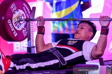 Peparnas Papua : Lifter Kalbar Hadi A pecahkan rekor kelas 49 kg