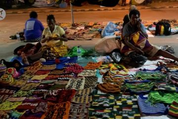 Jelang penutupan Peparnas, UMKM mama-mama ramai dikunjungi