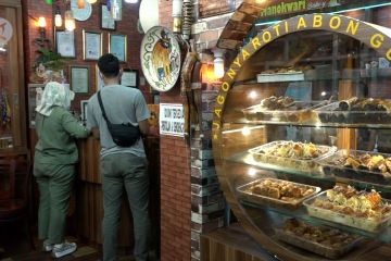 Roti abon gulung, buah tangan yang diincar dari tanah timur Indonesia