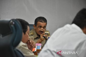 Pemkot Jaktim mempercantik jalur utama Bandara Halim sambut KTT ASEAN