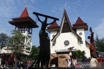 Visualisasi jalan salib di Surabaya