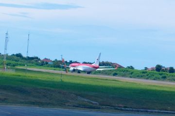 Jokowi dan keluarga lepas landas dari Labuan Bajo ke Solo