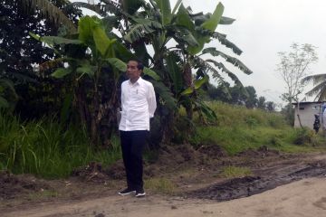 Kemarin, jalan berkubang di Lampung hingga persiapan KTT ASEAN