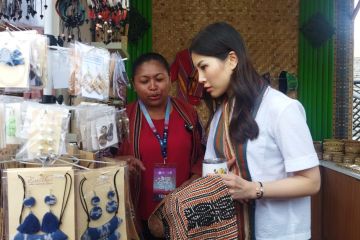Wamenparekraf beli 20 gelang tenun dalam side event ASEAN Summit