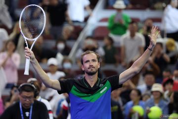 Tenis China Open: Medvedev melaju ke final setelah kalahkan Zverev