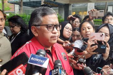 Hasto: Penurunan baliho saat kunjungan Jokowi munculkan pemilu jurdil