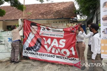 Bawaslu Kota Semarang tertibkan 160 APS di jalan protokol