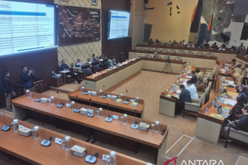 Komisi II DPR minta Bawaslu ambil sikap tegas soal OTT anggota Bawaslu Medan