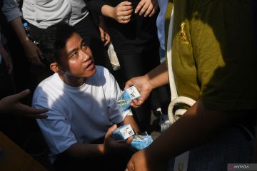 Bawaslu tak temukan bukti pelanggaran saat Gibran bagikan susu di CFD