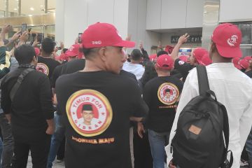 Pendukung Ganjar dan Prabowo adu yel-yel jelang debat Cawapres