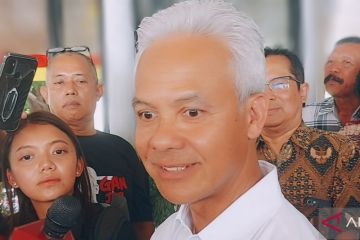 Buat Roy Suryo, Ganjar sebut mikrofon debat memang ada tiga