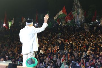 Ganjar dan Atikoh istigasah bareng warga di Semarang