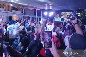 Pendukung AMIN gelar "nobar" debat capres kedua di Markas Pemenangan