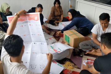 Sortir lipat surat suara di KPU Palangka Raya berlangsung lebih cepat