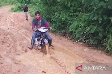 KPU Sumbawa distribusi logistik pemilu ke daerah terpencil H-3