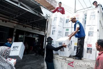 Bawaslu Natuna awasi pendistribusian logistik pemilu ke kecamatan