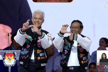 Ganjar-Mahfud kenakan jaket varsity, apresiasi sikap civitas academica