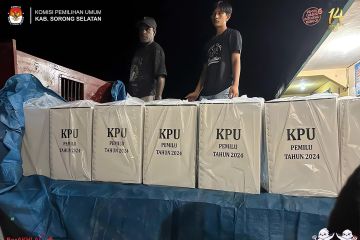 KPU Sorsel simulasi bongkar muat logistik jaga keutuhan logistik